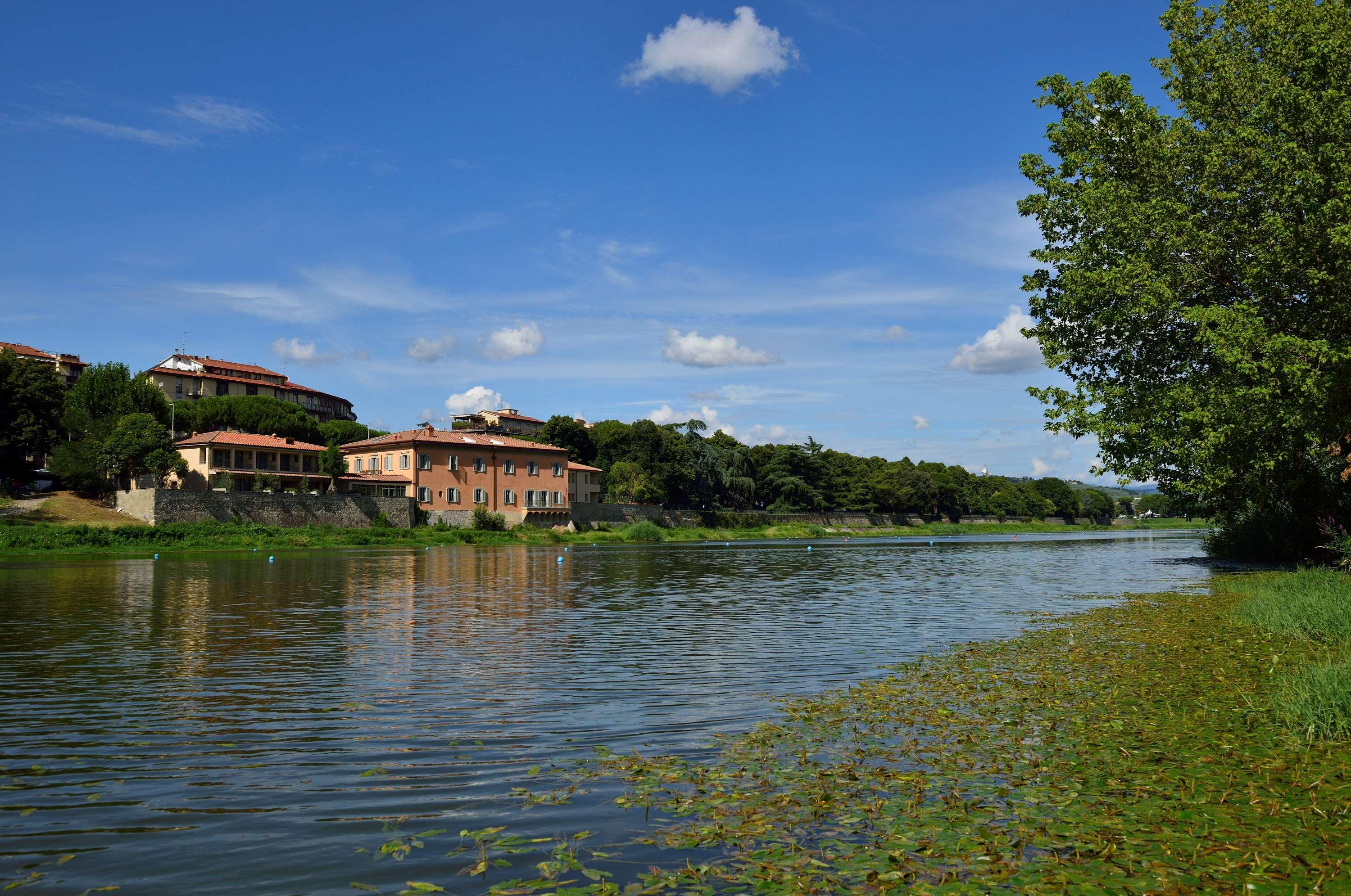 Ville Sull'Arno Firenze Kültér fotó The Arno near San Giovanni Battista