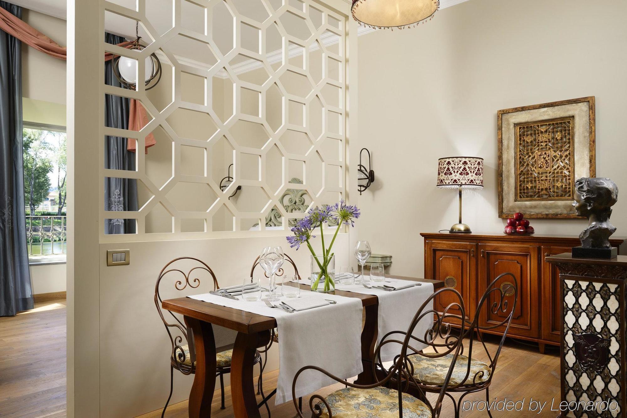Ville Sull'Arno Firenze Kültér fotó A dining room