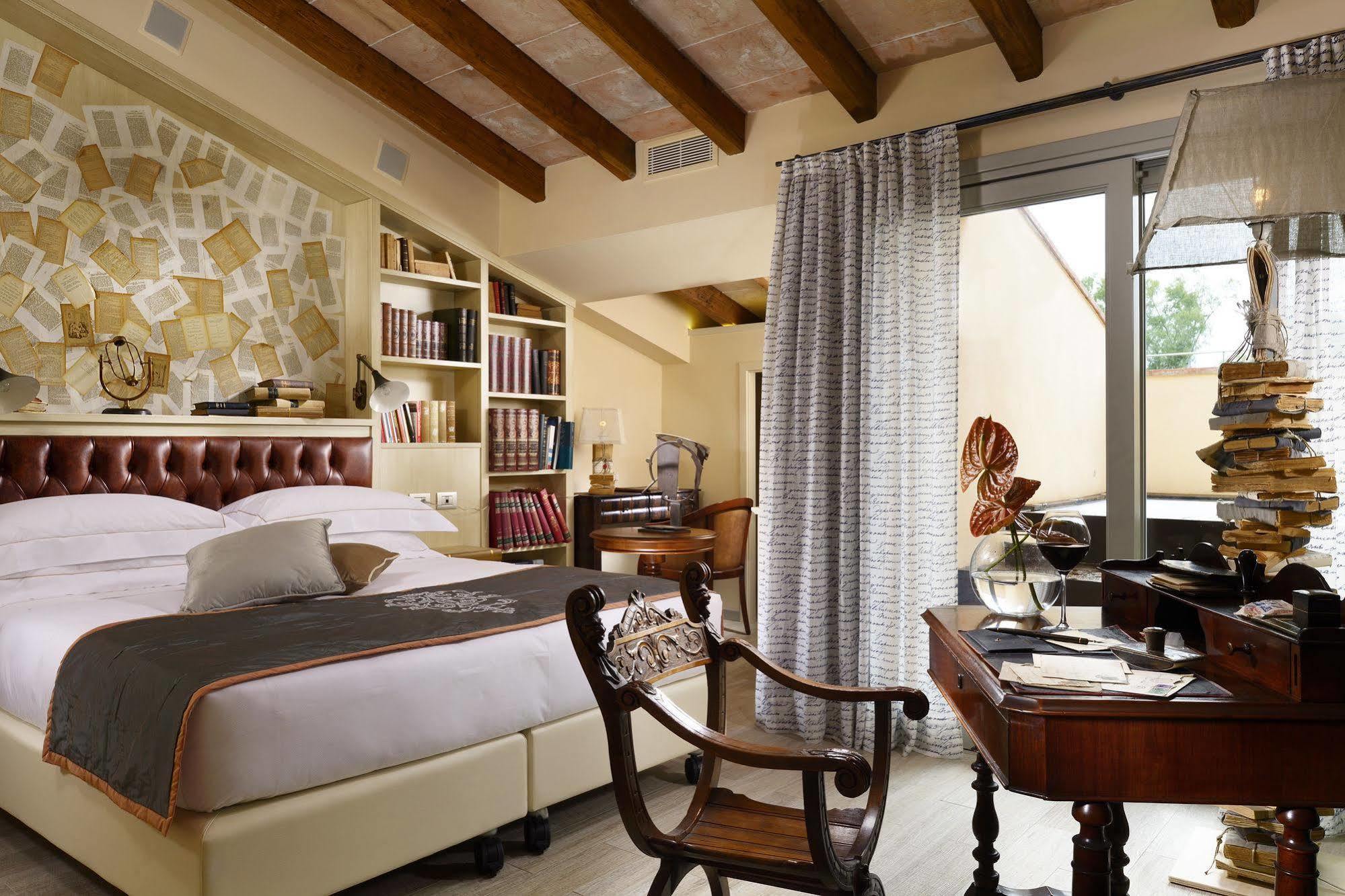 Ville Sull'Arno Firenze Kültér fotó A room at the Mandarin Oriental, Athens