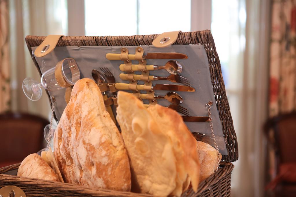 Ville Sull'Arno Firenze Kültér fotó A picnic basket